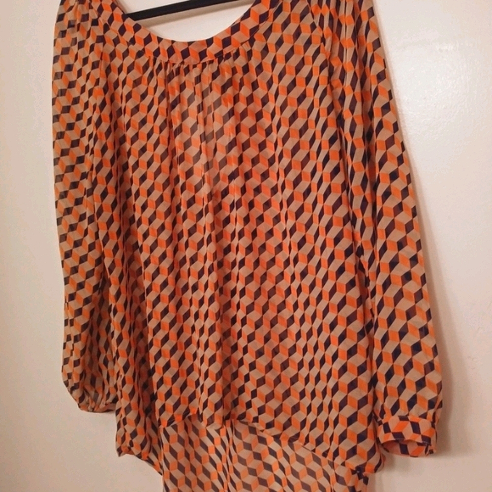 Geometric High-Low Blouse - Picture 4 of 6